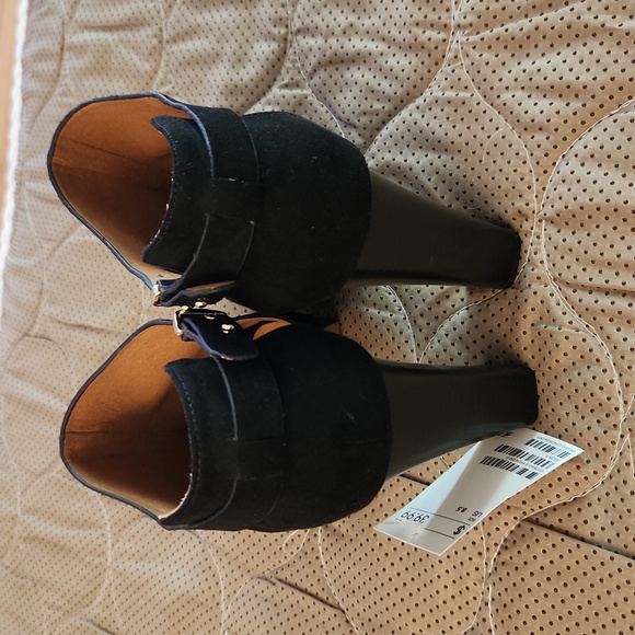 Peep Toe Heels - Picture 4 of 7